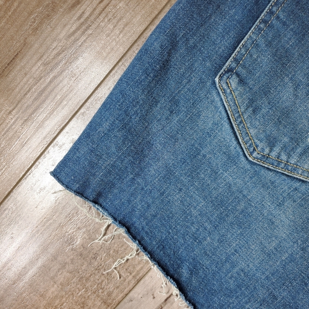 NWT Universal Thread Mid-Rise Boyfriend Shorts 5"… - image 16